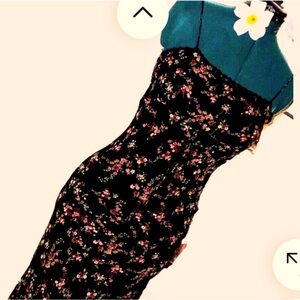 SOLD…SOLD.  F 21.  Knee lgth. Sq nck/spghtti strps. Pullovr. Sz S. Lined.